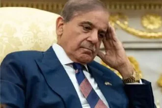 Economic Crisis in Pakistan: पाक पीएम बोले- कर्ज मांगने में अब शर्म आती है, सिर झुकाना पड़ता है 2