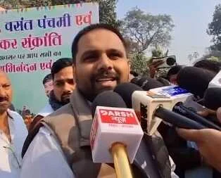 Nitish Kumar: मकर संक्रांति पर दही-चूड़ा भोज में दिखी सियासी गर्माहट, चिराग पासवान के कार्यालय पहुंचे सीएम नीतीश 3