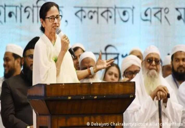 West Bengal Assembly Election 2026 : बंगाल की सत्ता की लड़ाई में ममता बनर्जी बनाम बीजेपी, घुसपैठ, SIR और पहचान की राजनीति से गरमाया चुनावी मैदान 4