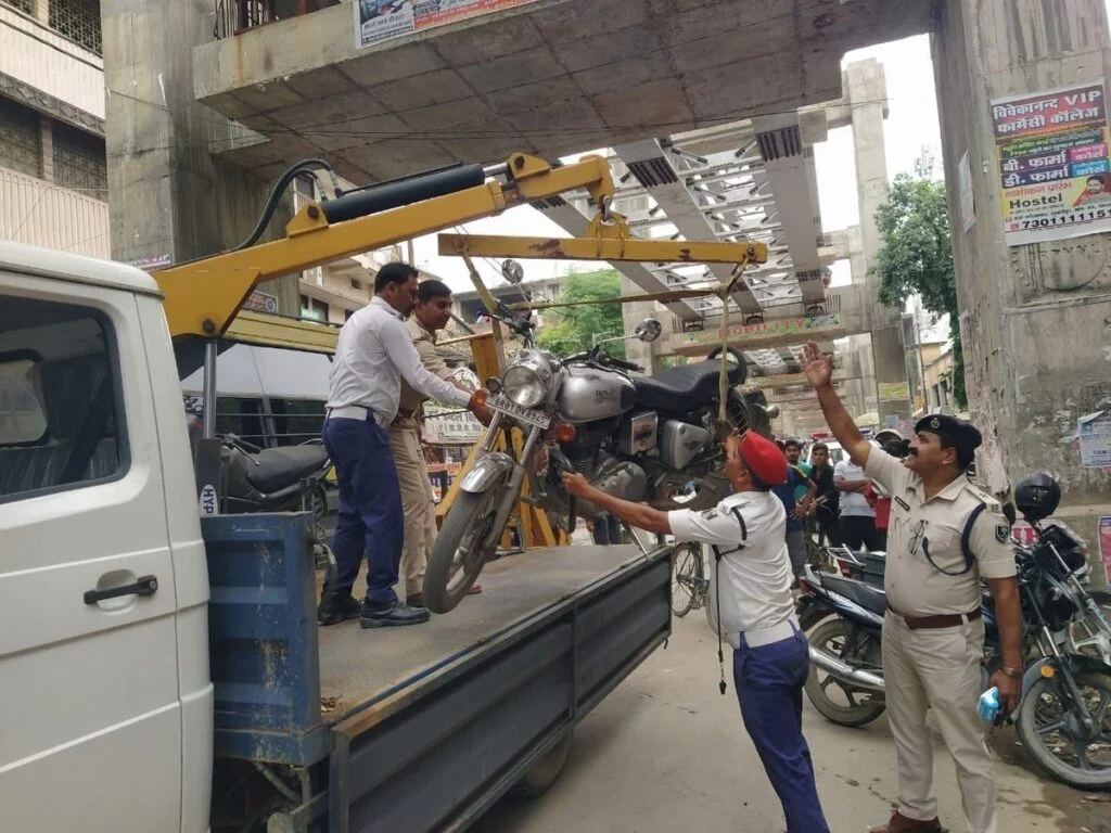 Bihar Parking Crackdown News: 19 नगर निगमों में अवैध पार्किंग और होर्डिंग्स पर सख्ती, डिप्टी सीएम विजय कुमार सिन्हा का बड़ा आदेश 2 Bihar Parking Crackdown News: 19 नगर निगमों में अवैध पार्किंग और होर्डिंग्स पर सख्ती, डिप्टी सीएम विजय कुमार सिन्हा का बड़ा आदेश 1