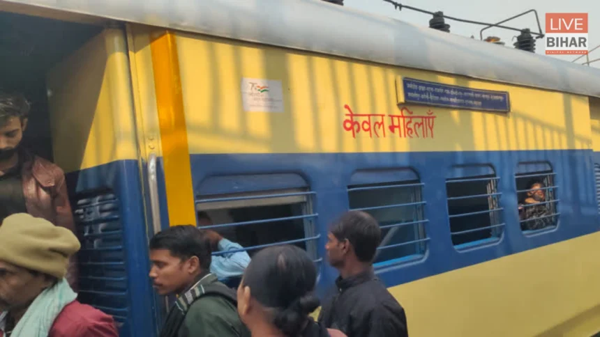 Railway News महिला बोगी में पुरुषों पर कार्रवाई