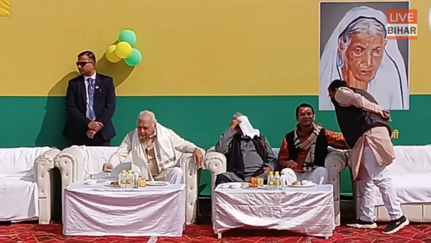 Tej Pratap Yadav dahi chura bhoj me Lalu Yadav