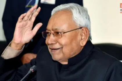Nitish Kumar से मुलाकात करते जदयू नेता साकेत सिंह