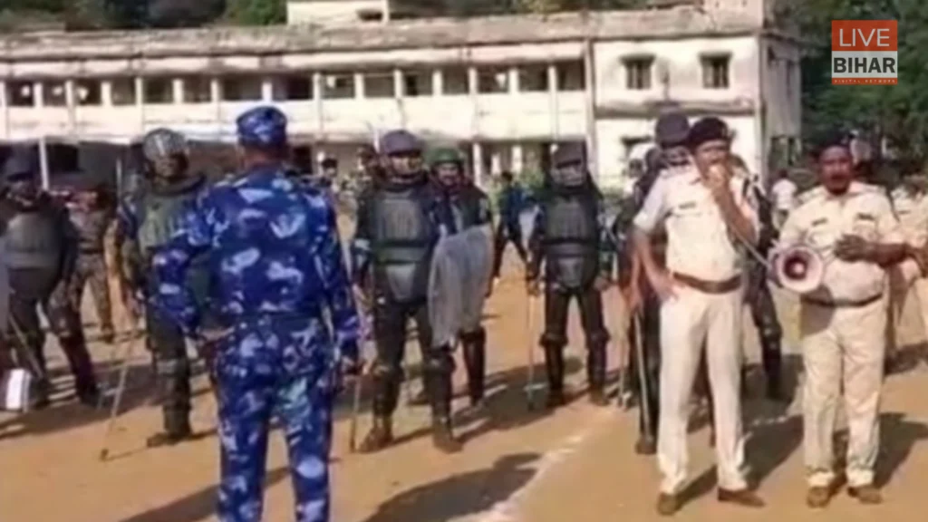 Bihar News: सरस्वती पूजा से पहले नवादा में पुलिस एक्शन मोड में, दंगा नियंत्रण मॉक ड्रिल के दौरान दागे गए आंसू गैस के गोले 2 Bihar News: सरस्वती पूजा से पहले नवादा में पुलिस एक्शन मोड में, दंगा नियंत्रण मॉक ड्रिल के दौरान दागे गए आंसू गैस के गोले 1