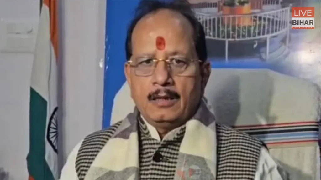 Vijay Kumar Sinha Revenue Order: समान मामलों में समान फैसला अनिवार्य, राजस्व अधिकारियों को उपमुख्यमंत्री का सख्त निर्देश 2 Vijay Kumar Sinha Revenue Order: समान मामलों में समान फैसला अनिवार्य, राजस्व अधिकारियों को उपमुख्यमंत्री का सख्त निर्देश 1