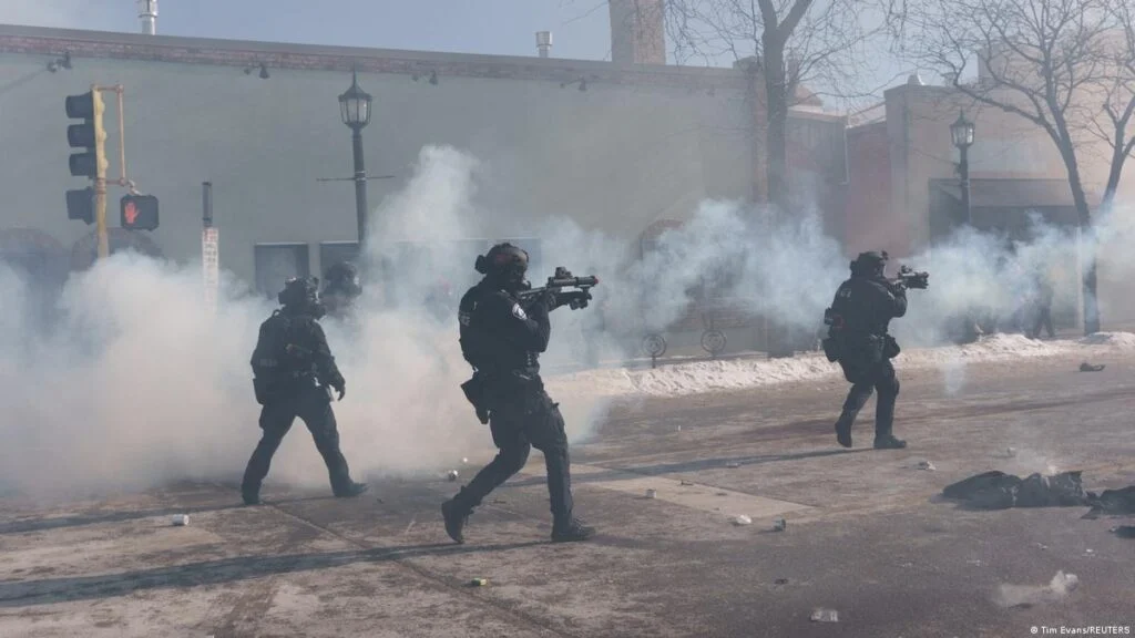 US Immigration Protests 2026: अमेरिका में इमीग्रेशन नीति को लेकर क्यों बढ़ रहा है असंतोष? 3 US Immigration Protests 2026: अमेरिका में इमीग्रेशन नीति को लेकर क्यों बढ़ रहा है असंतोष? 2