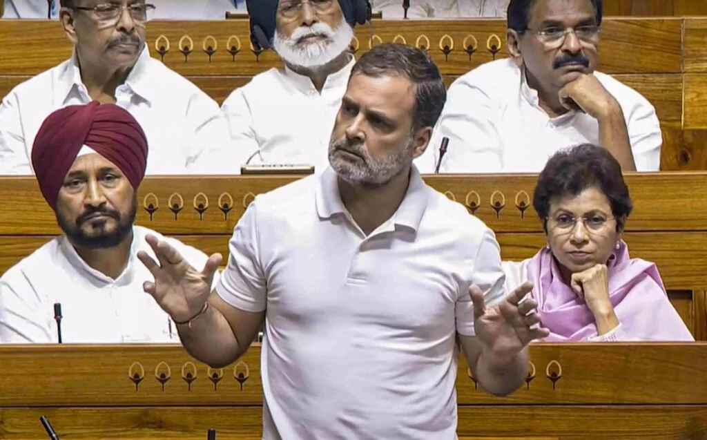 Army Memoir Parliament Row: पूर्व सेना प्रमुख के संस्मरण पर संसद में टकराव क्यों? 1