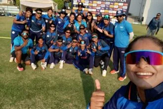 अपूर्वा कुमारी बल्लेबाजी करते हुए