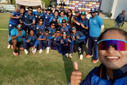 अपूर्वा कुमारी बल्लेबाजी करते हुए