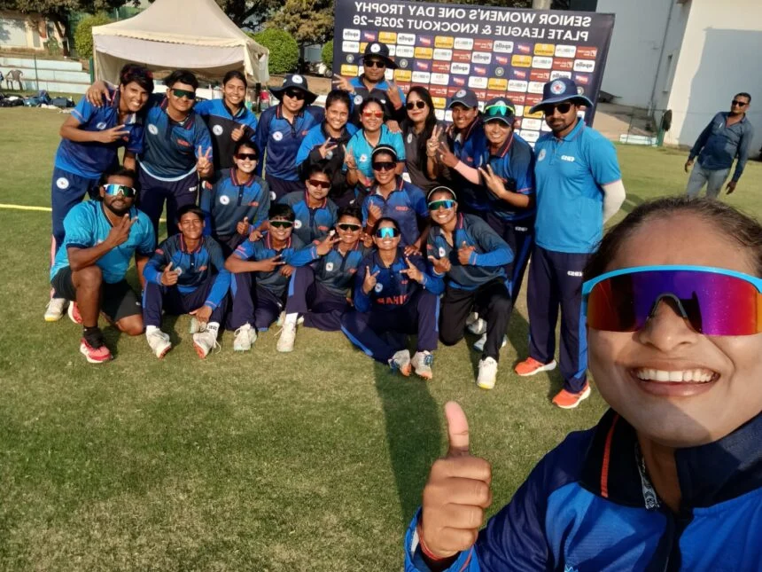 अपूर्वा कुमारी बल्लेबाजी करते हुए