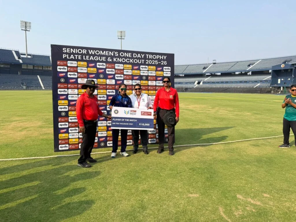 Bihar Womens Team 198 Runs Victory: 300 रन का पहाड़, सिक्किम 102 पर ढेर — अपूर्वा का शतक + 4 विकेट 2 Bihar Womens Team 198 Runs Victory: 300 रन का पहाड़, सिक्किम 102 पर ढेर — अपूर्वा का शतक + 4 विकेट 1