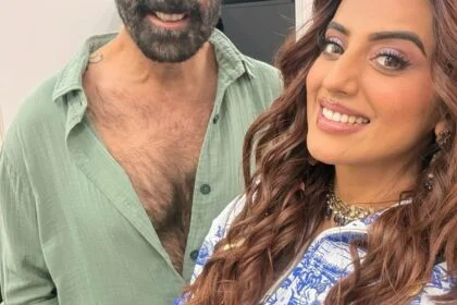 Akshara Singh with Akshay Kumar viral photo
