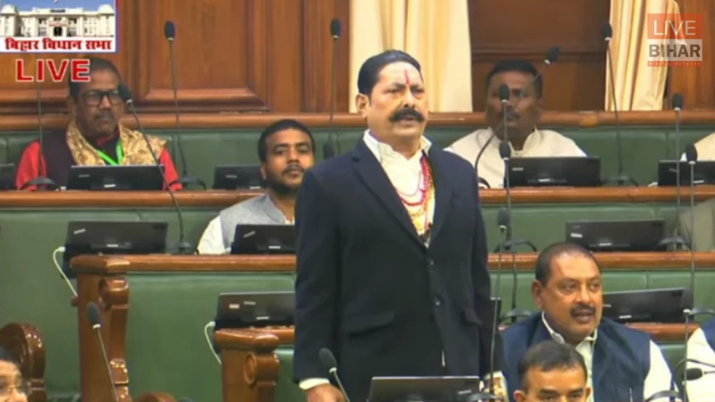 Anant Singh News: भारी सुरक्षा के बीच अनंत सिंह आज विधायक पद की शपथ, शपथ के बाद फिर जाएंगे जेल 2 Anant Singh News: भारी सुरक्षा के बीच अनंत सिंह आज विधायक पद की शपथ, शपथ के बाद फिर जाएंगे जेल 1