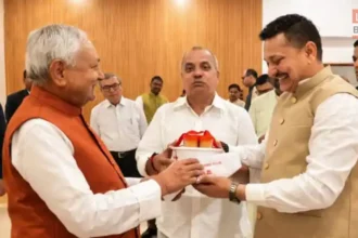 सोमनाथ मंदिर में पूजा करते छोटू सिंह