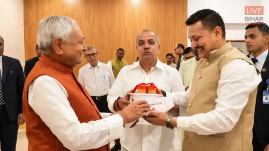 सोमनाथ मंदिर में पूजा करते छोटू सिंह