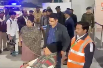 लालू यादव दिल्ली जाते हुए एयरपोर्ट पर