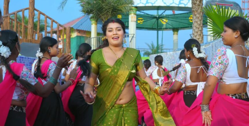 मरद रंगदार गाने में तोशी द्विवेदी का डांस