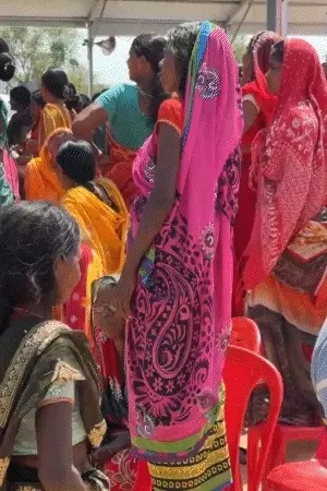 Bihar News: "हमें छोर कर मत जाइए मुख्यमंत्री जी" समृद्धि यात्रा के अंतिम दिन भावुक हुए नीतीश कुमार। 2 Bihar News: "हमें छोर कर मत जाइए मुख्यमंत्री जी" समृद्धि यात्रा के अंतिम दिन भावुक हुए नीतीश कुमार। 1