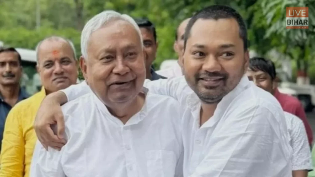 Bihar Politics: बिहार की राजनीति में नई पीढ़ी की एंट्री: निशांत कुमार के जदयू में शामिल होते ही तेज हुई वारिसों की सियासत 2 Bihar Politics: बिहार की राजनीति में नई पीढ़ी की एंट्री: निशांत कुमार के जदयू में शामिल होते ही तेज हुई वारिसों की सियासत 1