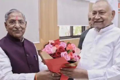 नंद किशोर यादव नागालैंड के राज्यपाल बनने के बाद नीतीश कुमार से मुलाकात करते हुए